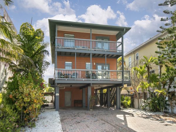 Bradenton Beach 3 Bedroom Rental 1 Block From the Sandy Beach