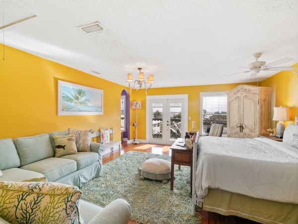 Bradenton Beach 3 Bedroom Rental 1 Block From the Sandy Beach