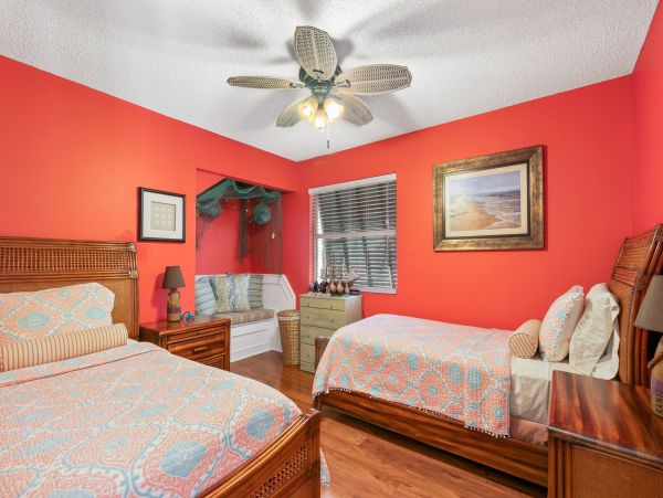 Bradenton Beach 3 Bedroom Rental 1 Block From the Sandy Beach