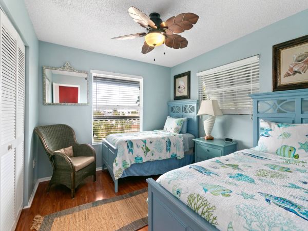 2 Bedroom sleep 6 value priced Anna Maria Accommodation.