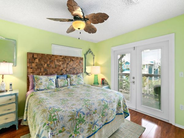 2 Bedroom sleep 6 value priced Anna Maria Accommodation.