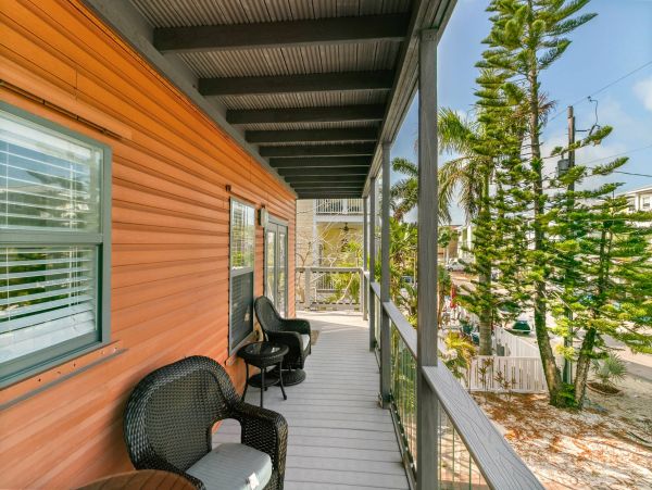 2 Bedroom sleep 6 value priced Anna Maria Accommodation.