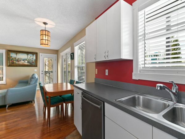 2 Bedroom sleep 6 value priced Anna Maria Accommodation.