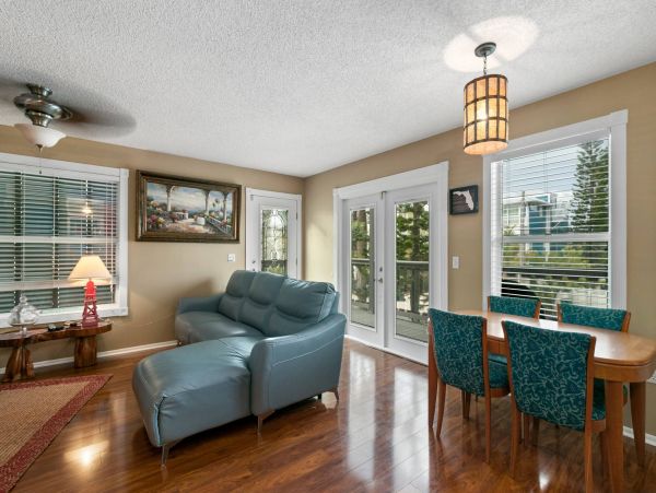 2 Bedroom sleep 6 value priced Anna Maria Accommodation.
