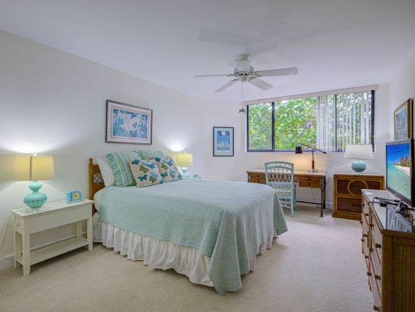 Sanibel Beachfront 3 Bedroom Condo with Views