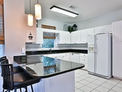 Kitchen with breakfast bar