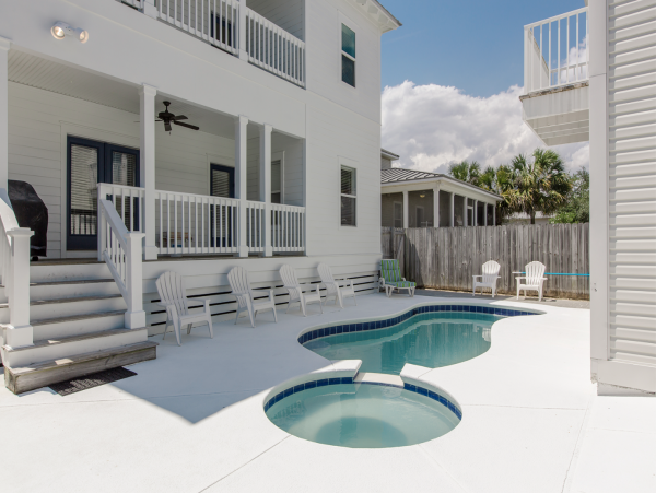 Destin Pool Home Two Living Rooms & Two Kitchens Sleeps 16