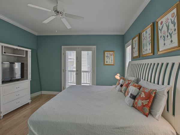 Destin Pool Home Two Living Rooms & Two Kitchens Sleeps 16
