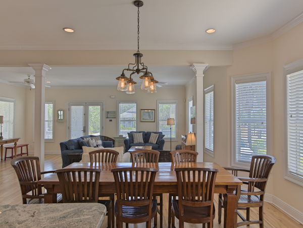Destin Pool Home Two Living Rooms & Two Kitchens Sleeps 16