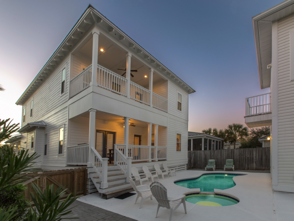 Destin Pool Home Two Living Rooms & Two Kitchens Sleeps 16