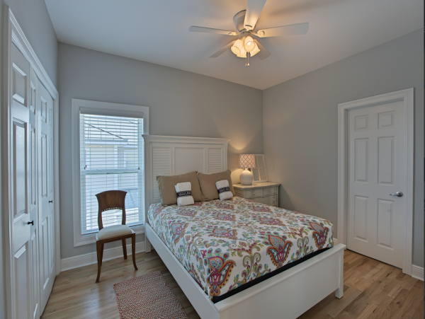 Destin Pool Home Two Living Rooms & Two Kitchens Sleeps 16
