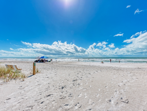 Destin Pool Home Two Living Rooms & Two Kitchens Sleeps 16