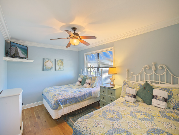 Posh Beach Front Luxury Rental with Sleep 20 What a Rental