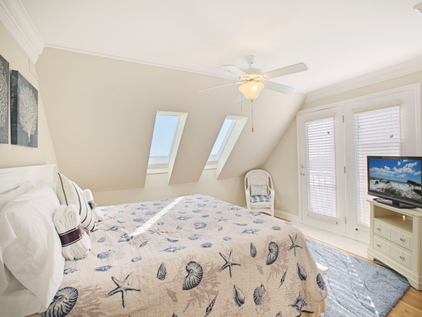 Posh Beach Front Luxury Rental with Sleep 20 What a Rental