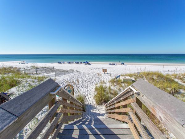 Luxury Four Bedroom Rental Sleeps 12 Beach side Home