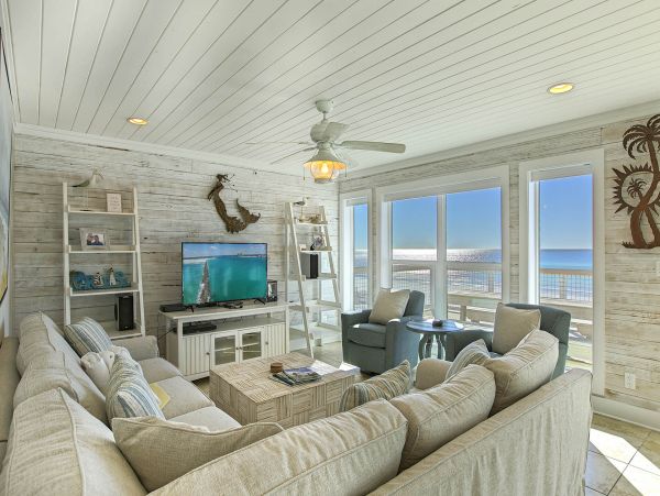 Luxury Four Bedroom Rental Sleeps 12 Beach side Home
