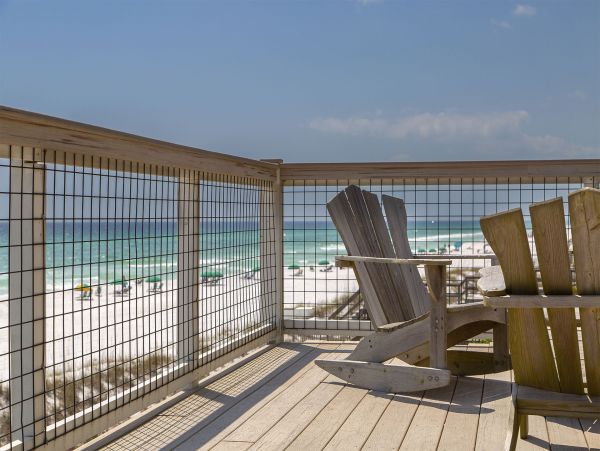 Luxury Four Bedroom Rental Sleeps 12 Beach side Home
