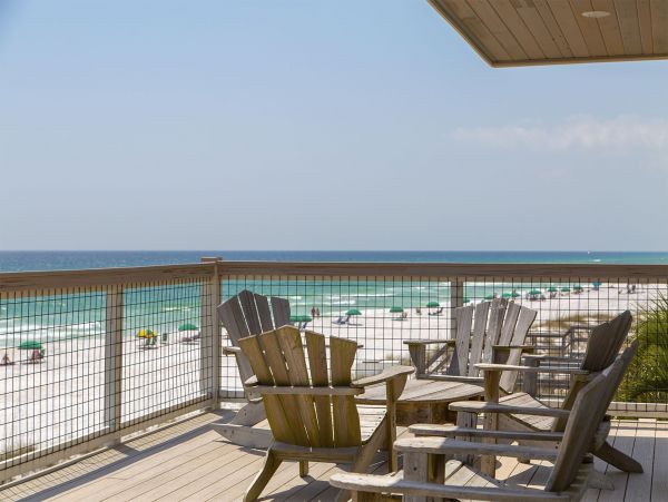 Luxury Four Bedroom Rental Sleeps 12 Beach side Home