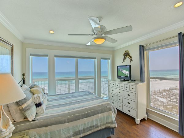 Luxury Four Bedroom Rental Sleeps 12 Beach side Home