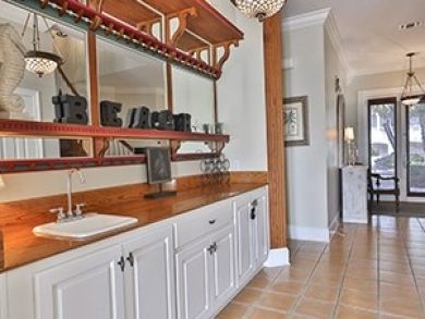 Wet bar