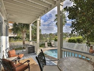 Porch with outdoor furniture