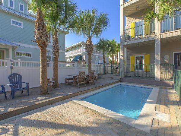 Miramar Beach 6 Bedroom Super Close to the Beach Sleeps 20