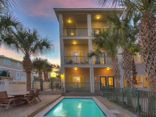 Miramar Beach 6 Bedroom Super Close to the Beach Sleeps 20