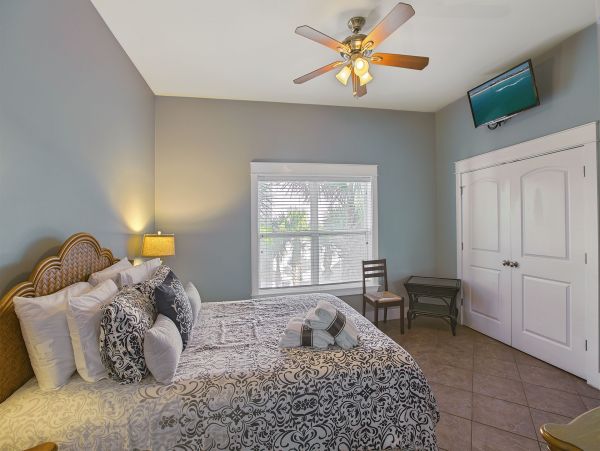 Miramar Beach 6 Bedroom Super Close to the Beach Sleeps 20