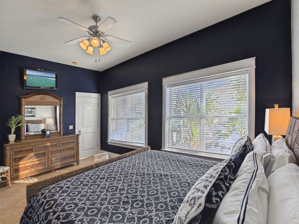 Miramar Beach 6 Bedroom Super Close to the Beach Sleeps 20