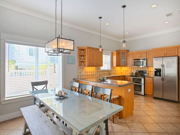 Miramar Beach 6 Bedroom Super Close to the Beach Sleeps 20