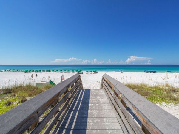 Miramar Beach 6 Bedroom Super Close to the Beach Sleeps 20