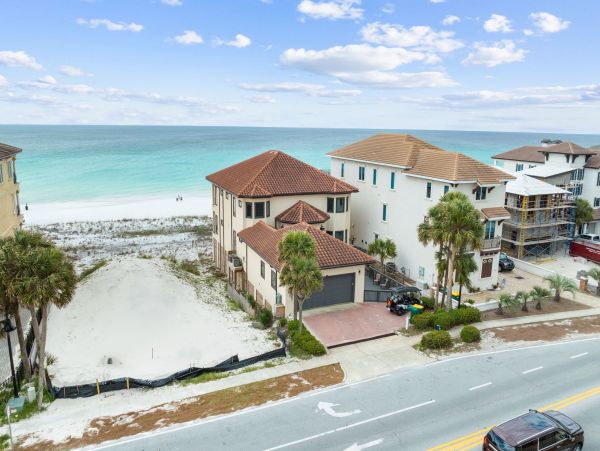 Destin Beachfront Luxury Vacation Home - Sleeps 12 Guests