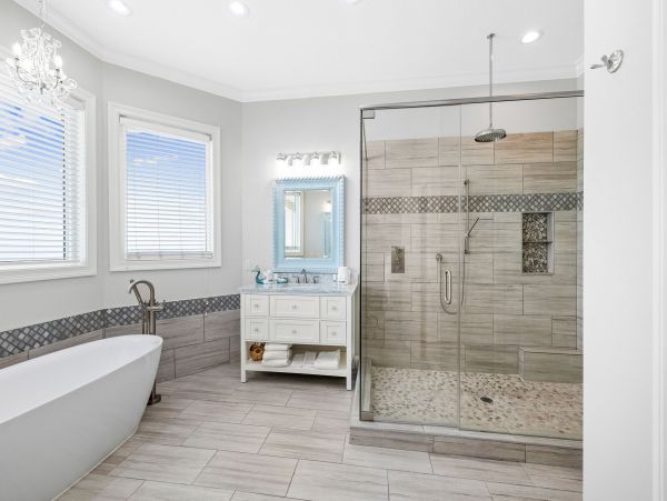 Destin Beachfront Luxury Vacation Home - Sleeps 12 Guests