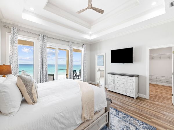 Destin Beachfront Luxury Vacation Home - Sleeps 12 Guests