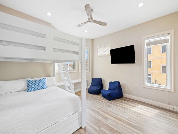 Destin Beachfront Luxury Vacation Home - Sleeps 12 Guests