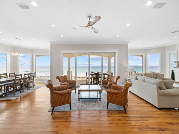 Destin Beachfront Luxury Vacation Home - Sleeps 12 Guests