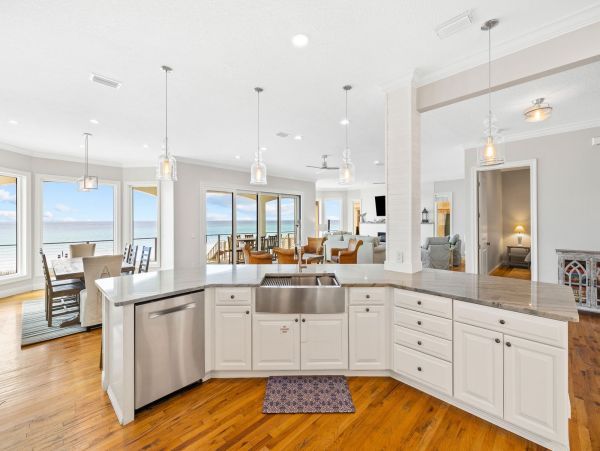 Destin Beachfront Luxury Vacation Home - Sleeps 12 Guests