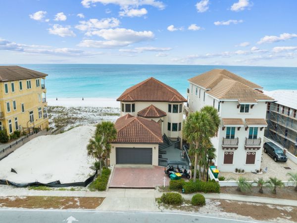 Destin Beachfront Luxury Vacation Home - Sleeps 12 Guests
