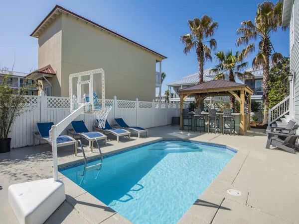 Luxurious Beach Vacation Home in Crystal Beach - Perfect for Families