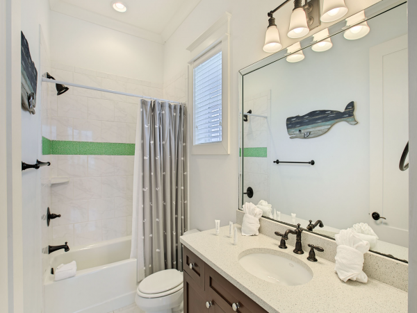 Gorgeous Home Sleeps 17 Private Pool, 2-3 Minutes Walk to Beach