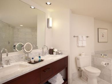 Dual vanity & bath amenities