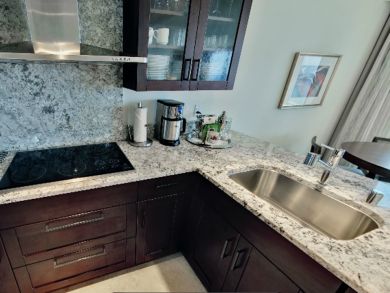 Full kitchen