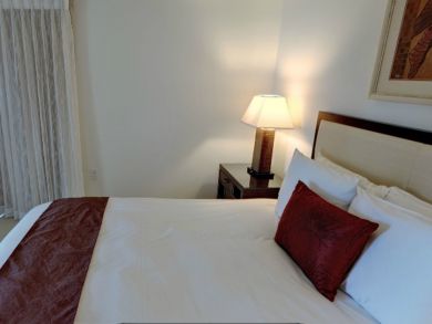 Guest bedroom with queen bed