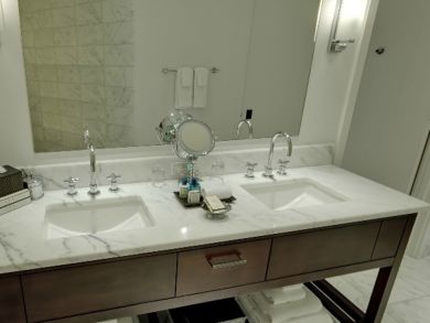 Dual vanity & bath amenities
