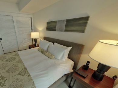 Guest bedroom with queen bed