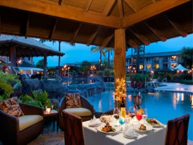 Outdoor dining by the pool