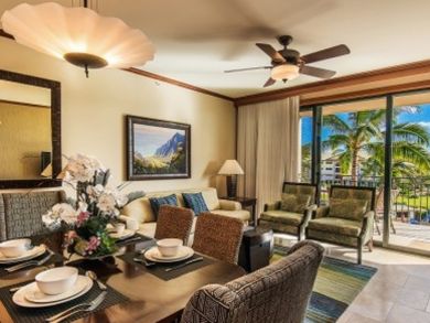 Open plan living & dining areas