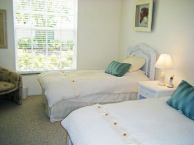 Guest bedroom with twin beds Guest bedroom with twin beds