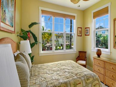 Guest bedroom with queen bed