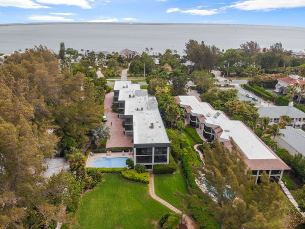 Rare Three Bedroom Rental on Beach on Posh Longboat Key